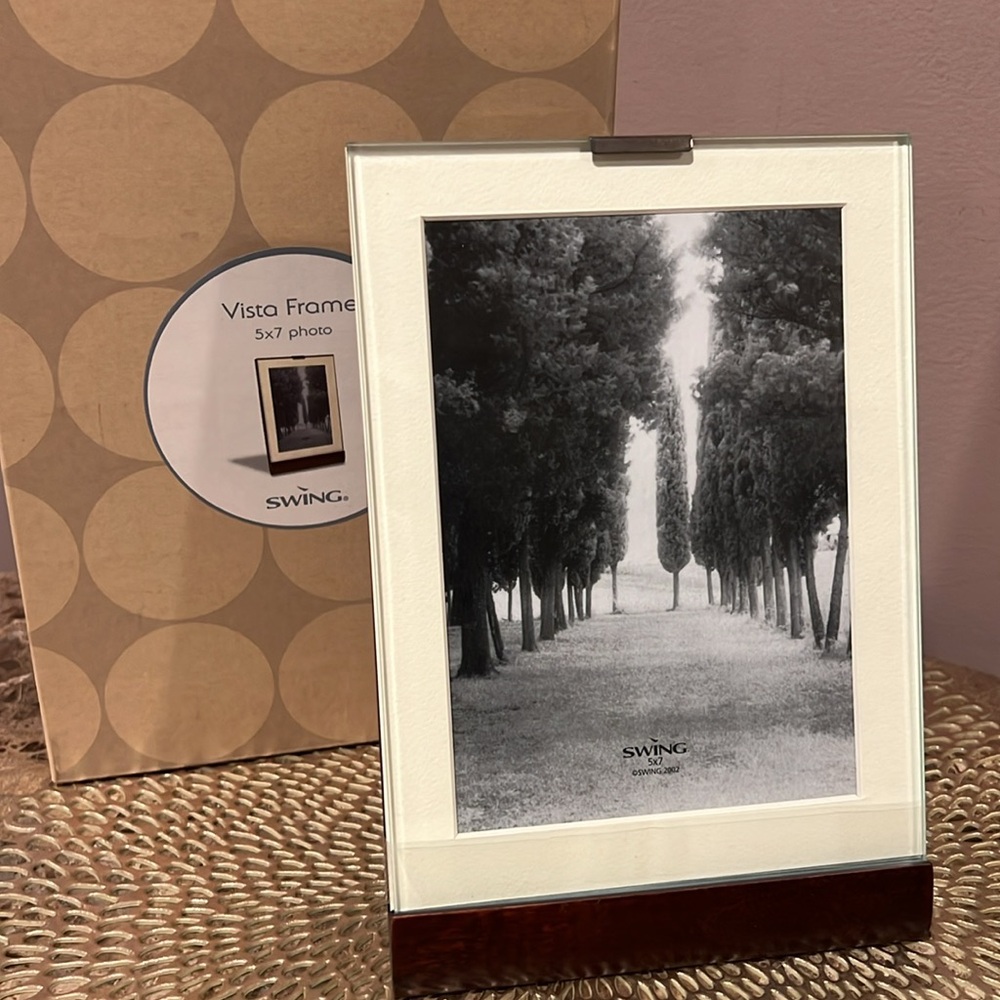 Swing Vista Frame, 5x7 - Walnut
